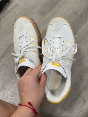 adidas Gazelle. Women’s White and Yellow Suede Sneakers